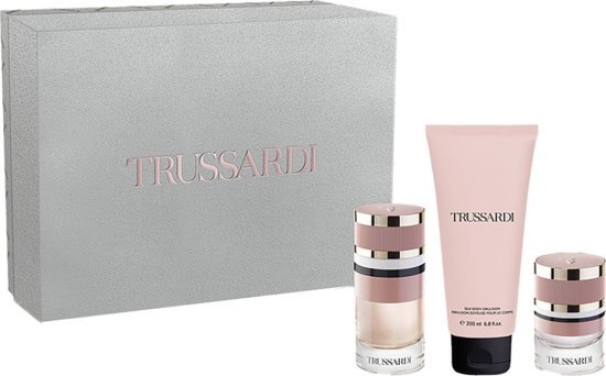 מארז בושם לאישה 90 מ''ל Trussardi Feminine או דה פרפיום E.D.P + תחליב גוף 200 מ''ל + מבשם שיער 30 מ''ל
